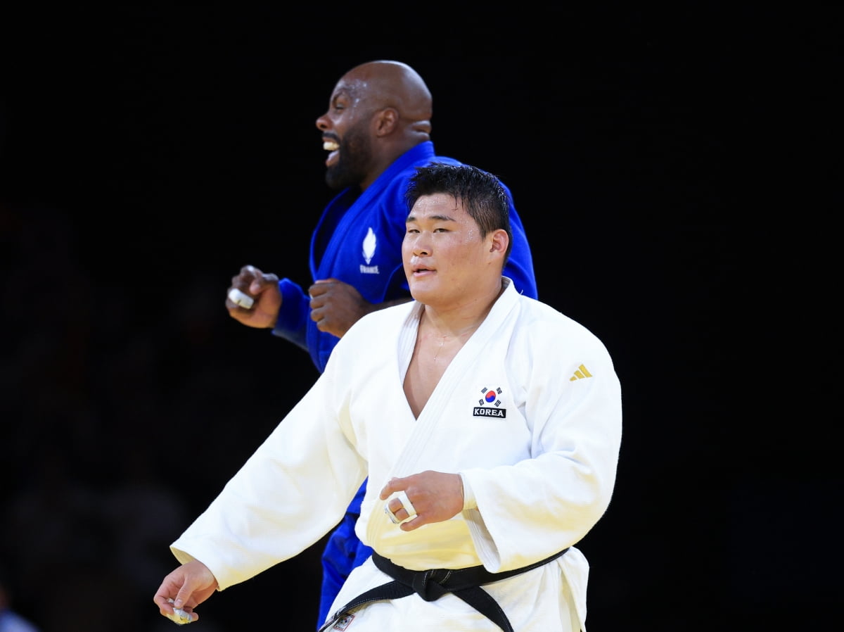 米体：尤文总监本周曾造访曼彻斯特，尝试出售法乔利或路易斯
