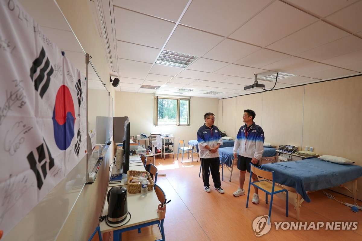 沙尔克04旧将琼斯：劳尔非常适合沙尔克04，我愿当他助教