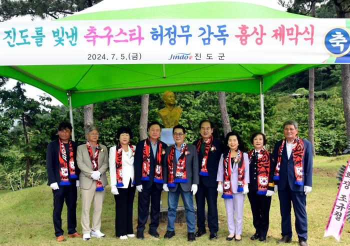 贝克汉姆选前队友五人制阵容：大罗、齐达内、马尔蒂尼在列
