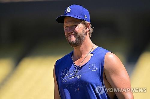 世体：弗里克希望德容和法蒂能为即将到来的欧冠做好准备