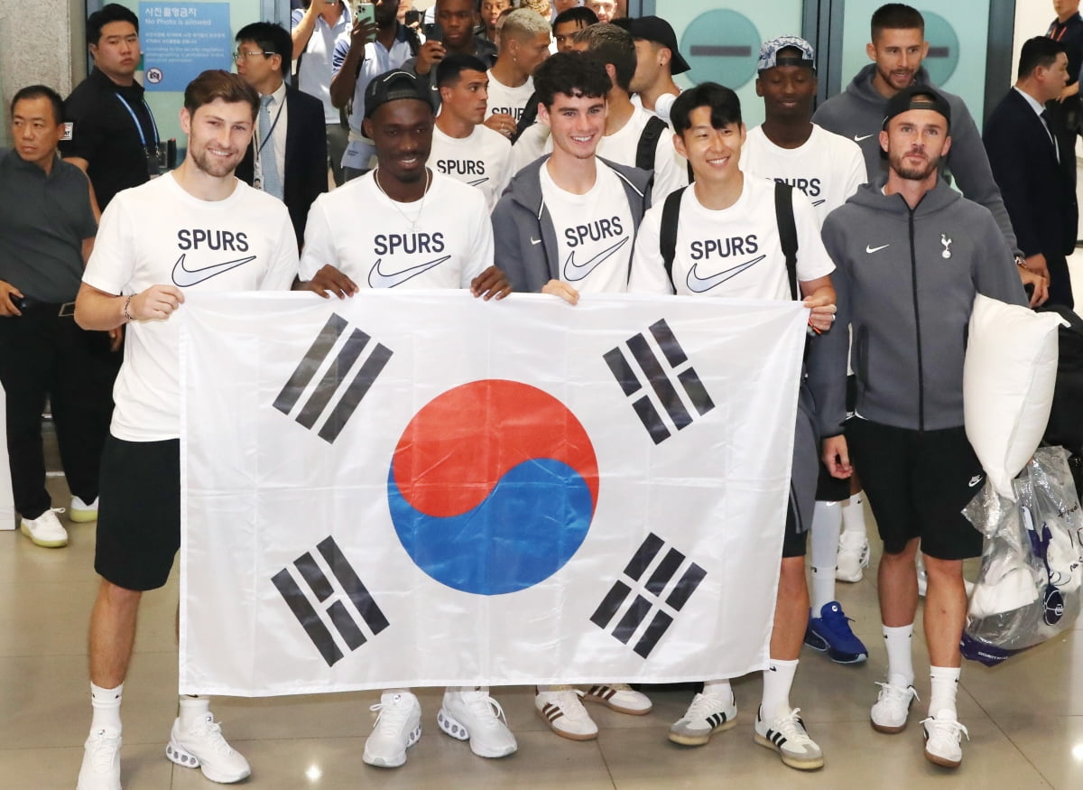 退役后入选FIFA年度最佳阵容，克罗斯：完美收官