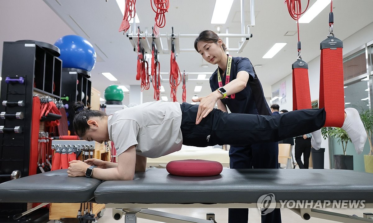 塞维利亚vs赫罗纳：洛孔加、卢克巴吉奥首发，布林德、罗梅乌出战