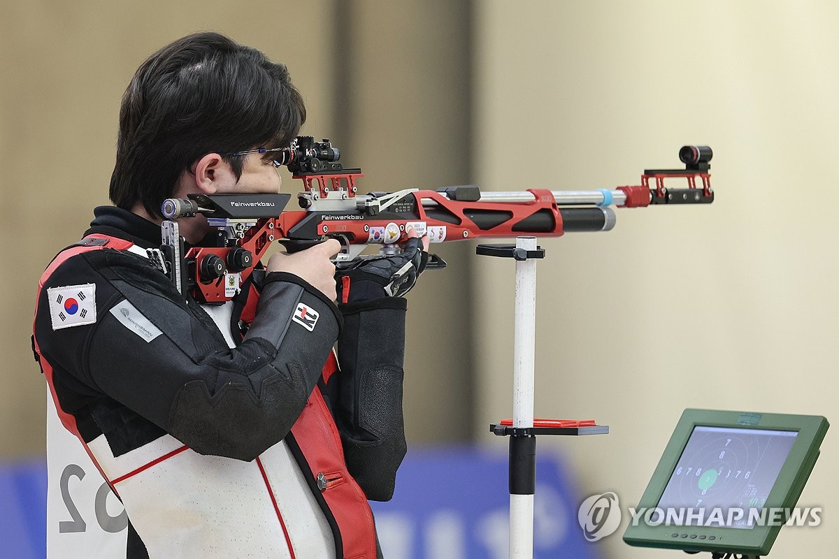 手感冰凉！开拓者三分10中1 首节战罢17-31落后灰熊14分